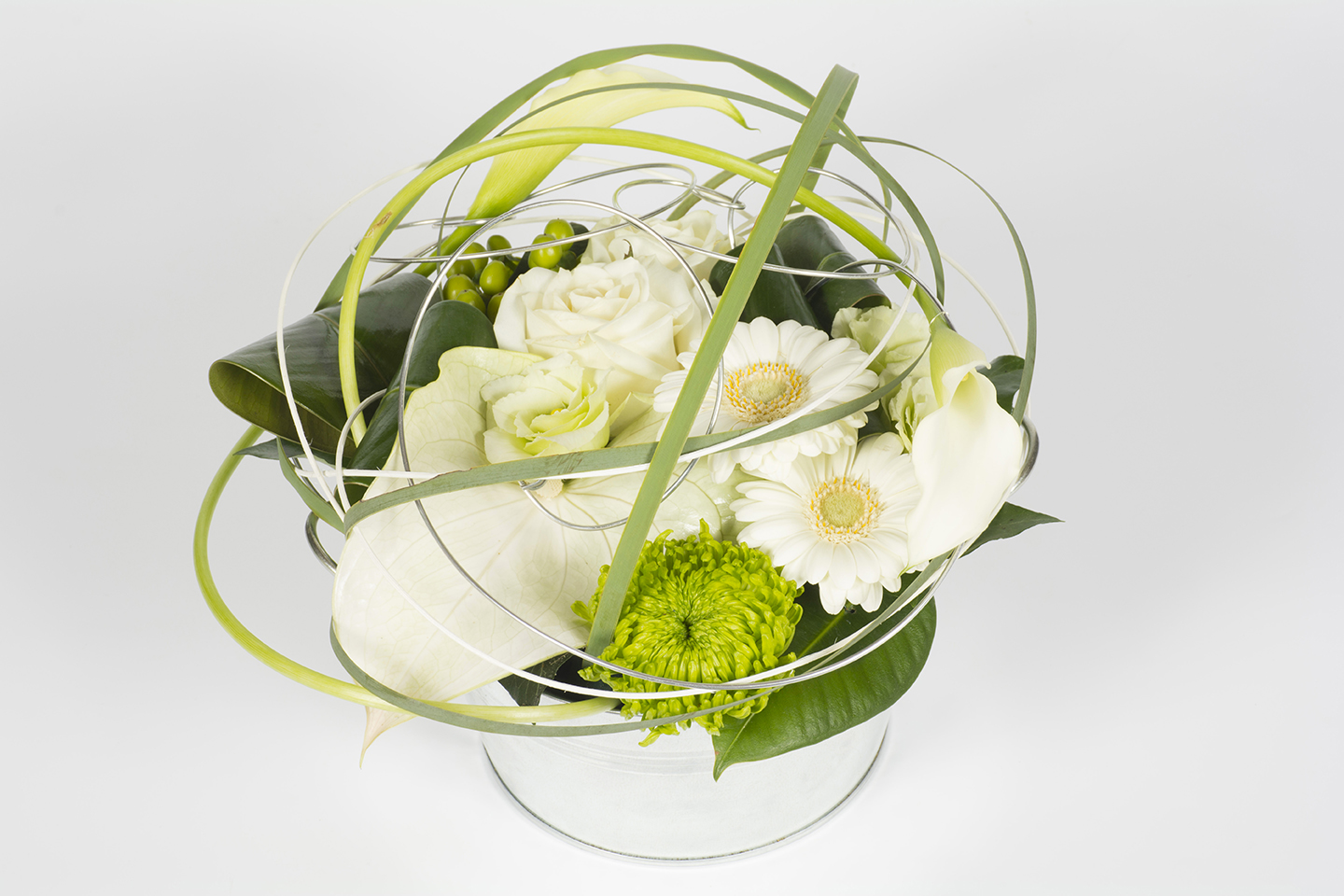 Composition florale ronde callas blanc et vert - Sphère