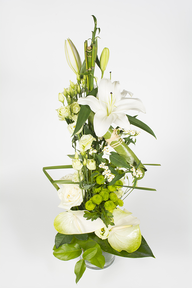 Composition florale hauteur lys blanc - Jade