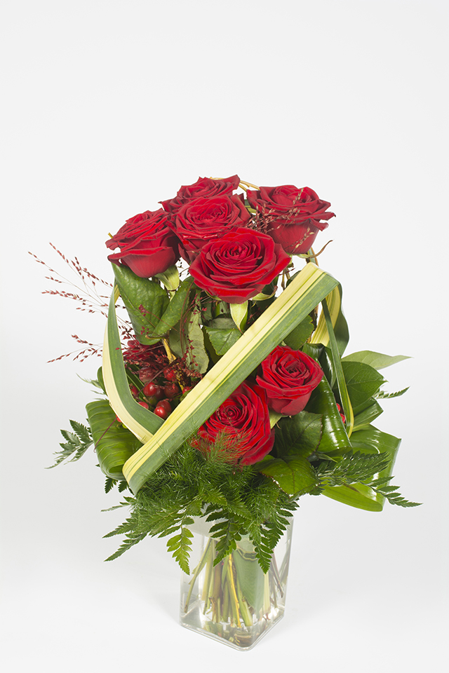 Bouquet de roses rouge en fagot – Baies