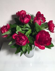 Bouquet grenat de pivoines